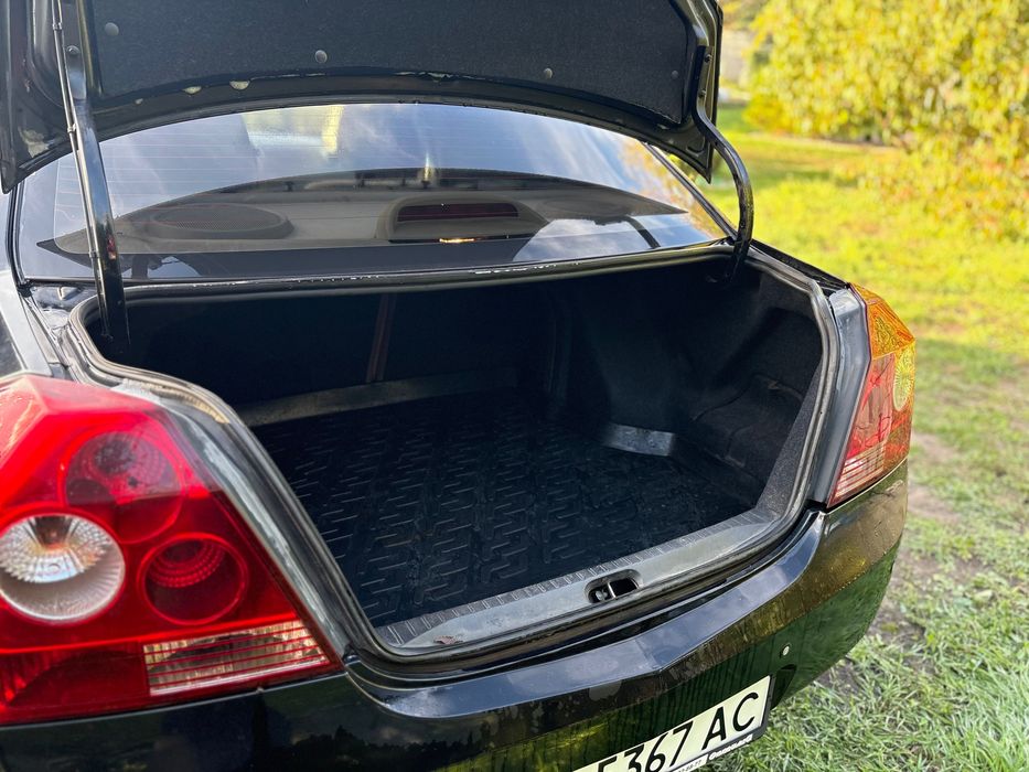 Geely MK, 2010 рік
 Пробіг: 98 000 км
 Власників: 2
 Ціна: 2600$