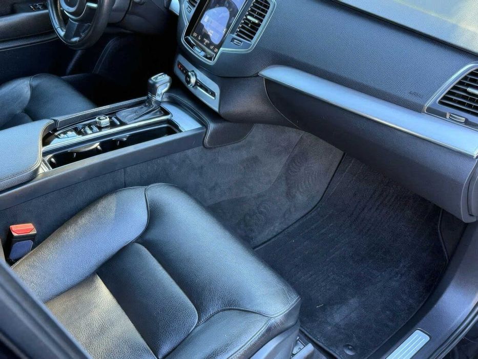 Volvo XC90 T5 Momentum 7-Passenger      2018