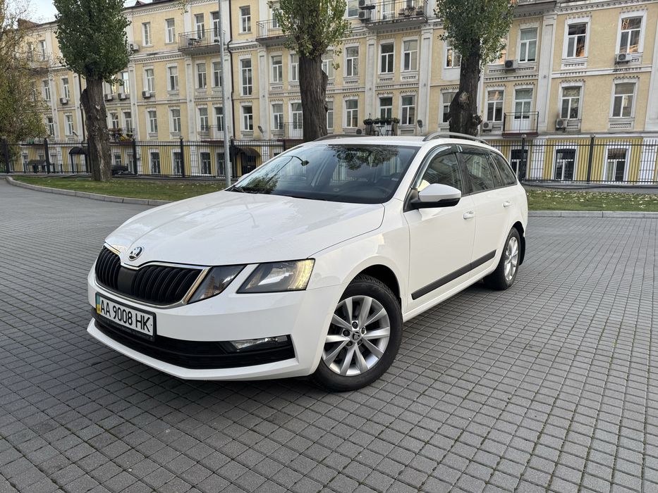 Продам Skoda Octavia Combi офіційна 2018 року