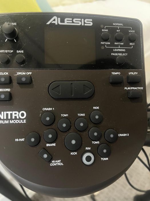 Bateria Alexis Nitro com banco e ascultador