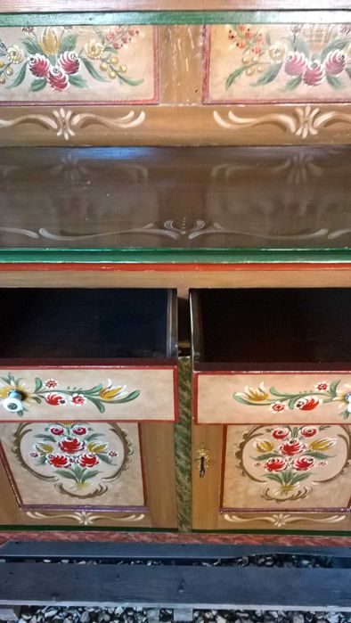 Przedwojenny kredens