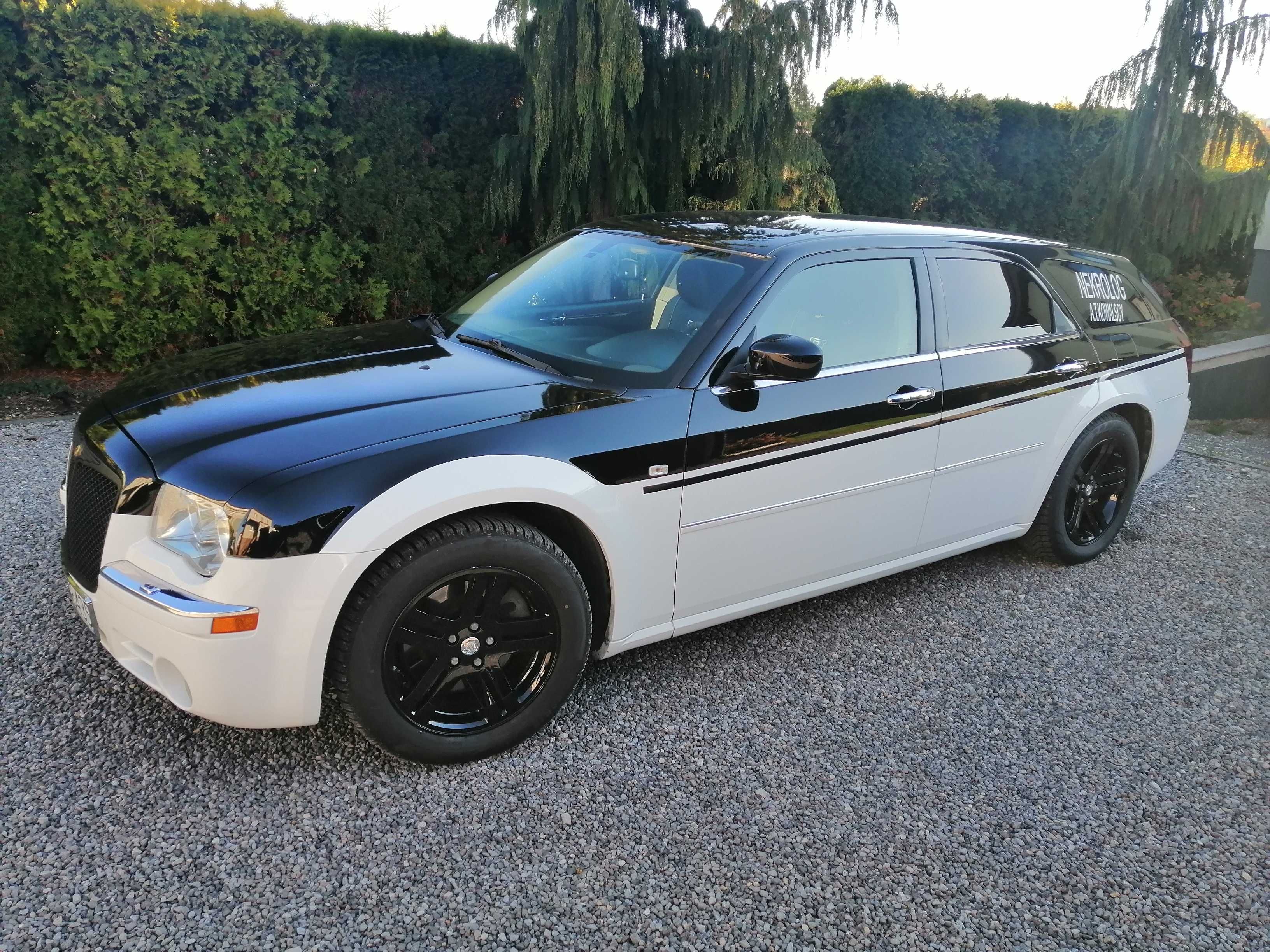 Karawan pogrzebowy Chrysler 300C