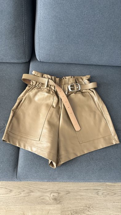 Продам двое шорт(кожзам)