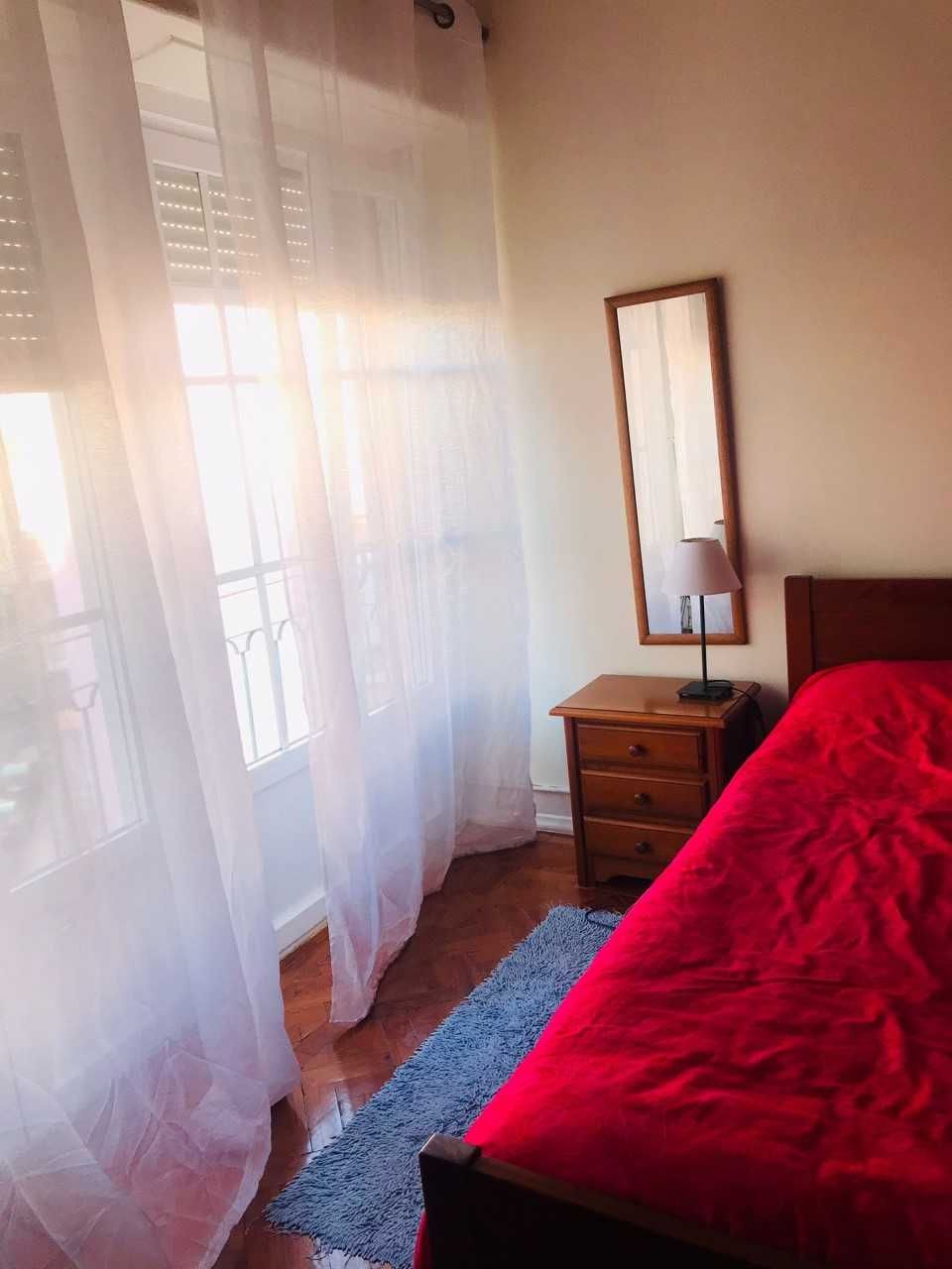 2  Quartos para raparigas apenas estudantes Av. de Roma