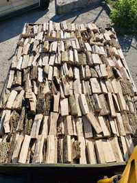 Колоті дрова складені і насипом. Справдній обєм
