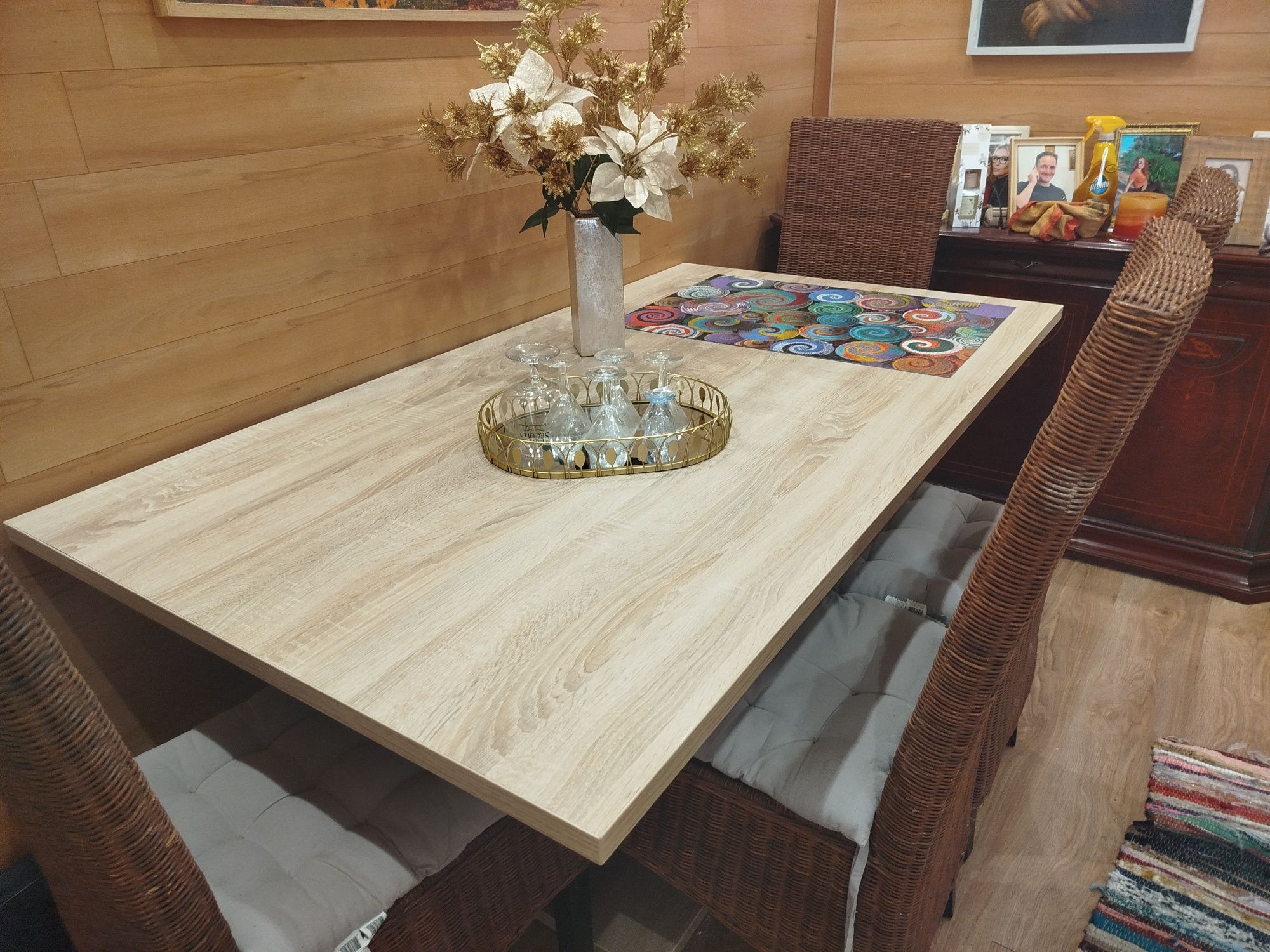 Conjunto de mesa e 4 cadeiras