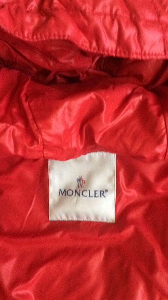 Куртка Moncler красная