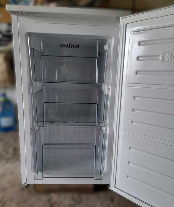 Морозильна камера Vestfrost CMF085W