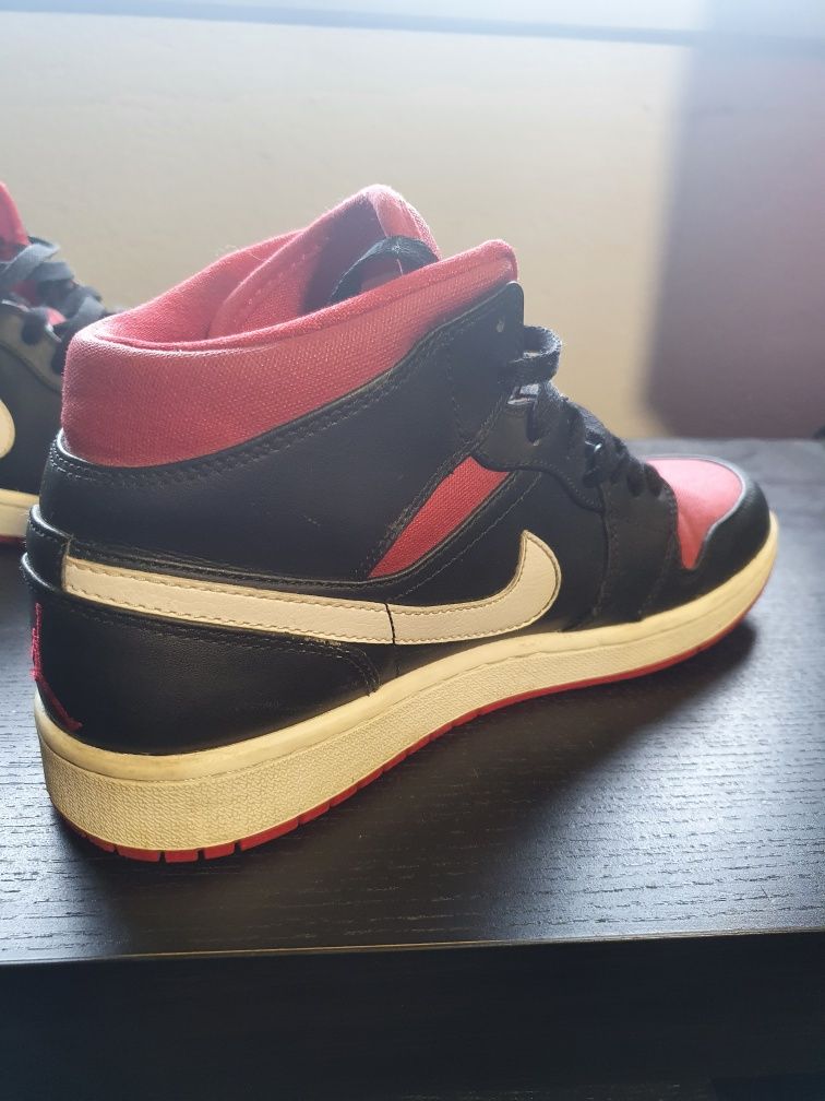 Air Jordan 1 mid black gym red white