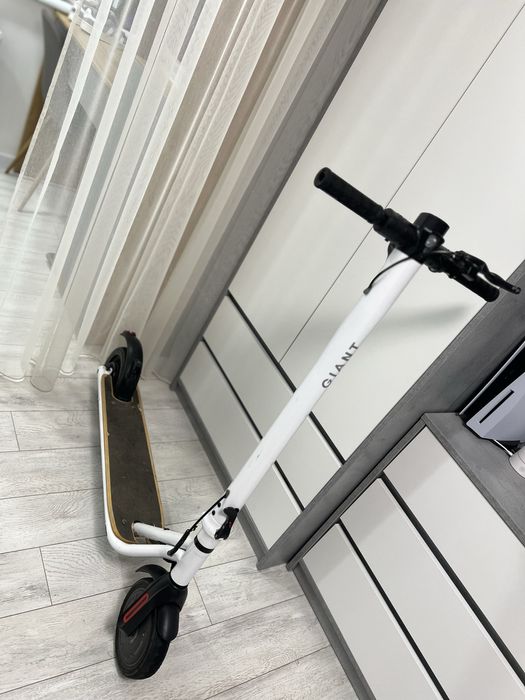 Електросамокат GIANT U9 PRO
