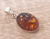Zawieszka p925 z pięknym bursztynem 2,58g 3,2x1,5cm
