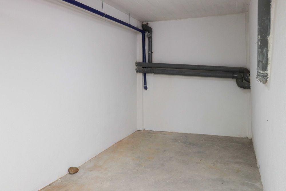Garagem com anexo em Setúbal
