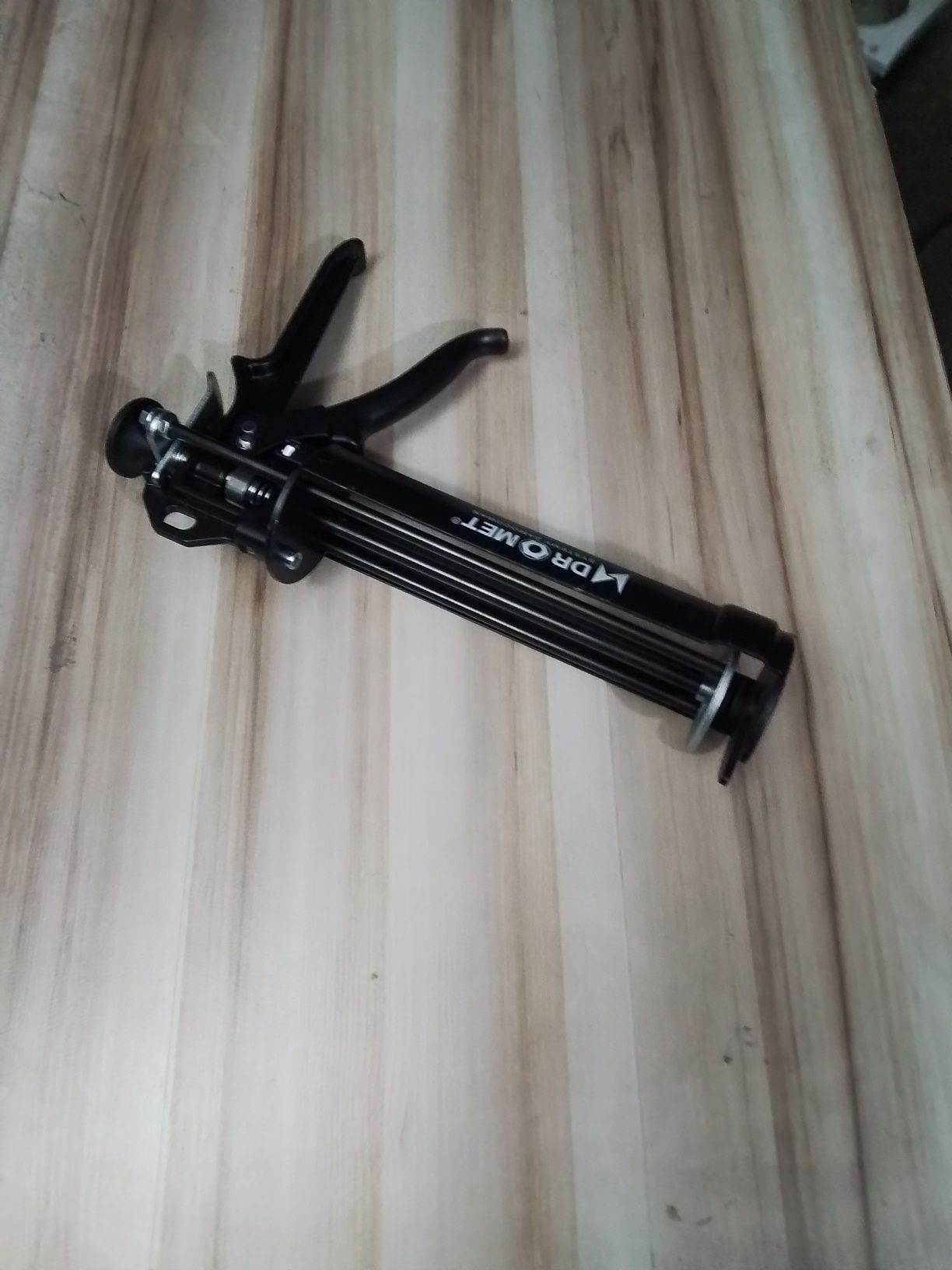 Pistolet do dwuskładnikowej kotwy chemicznej
