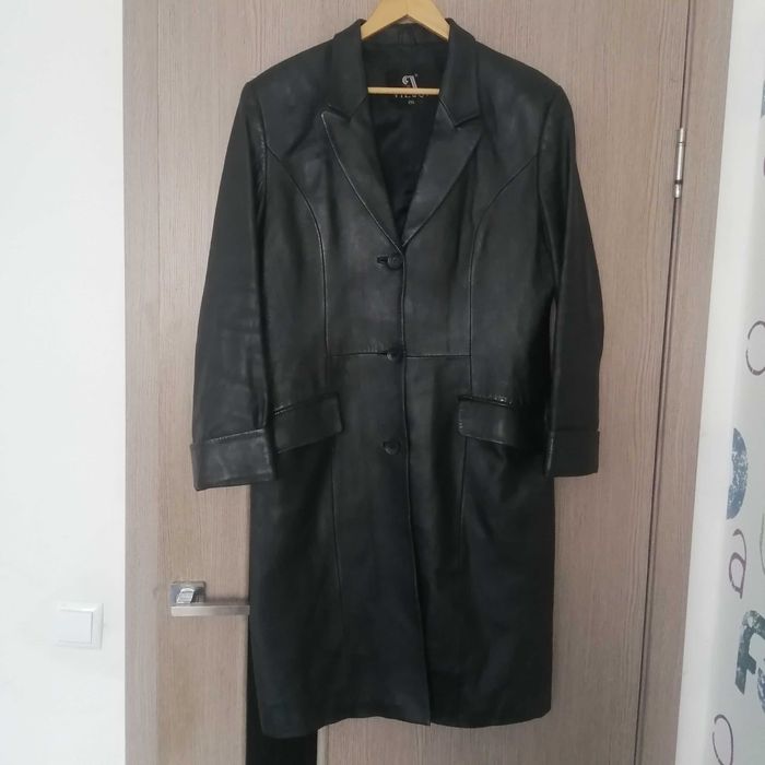 Кожаный женский плащ