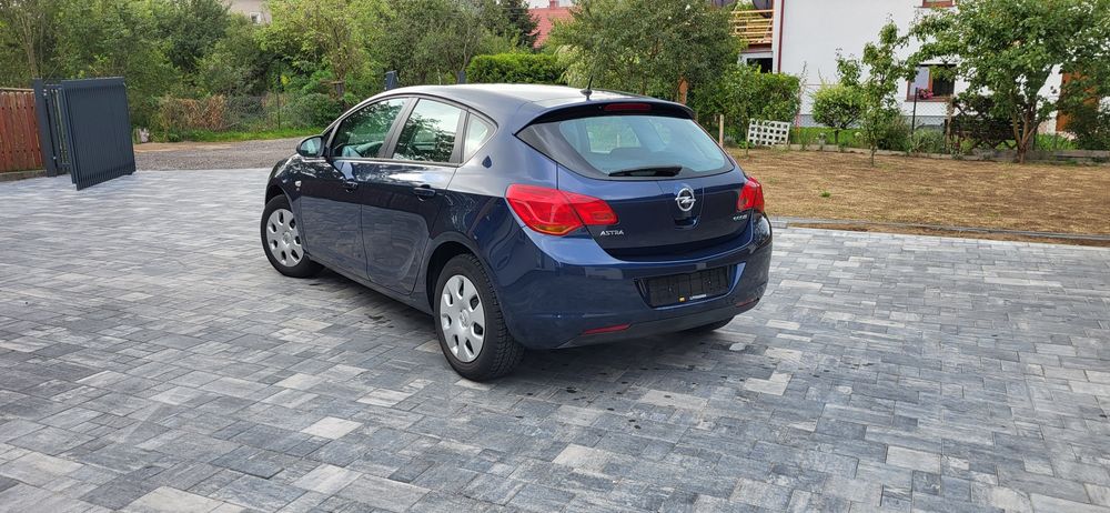 REZERWACJA Opel Astra benzyna