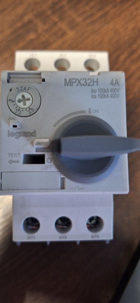 Wyłącznik silnikowy MPX 32H 4A legrand