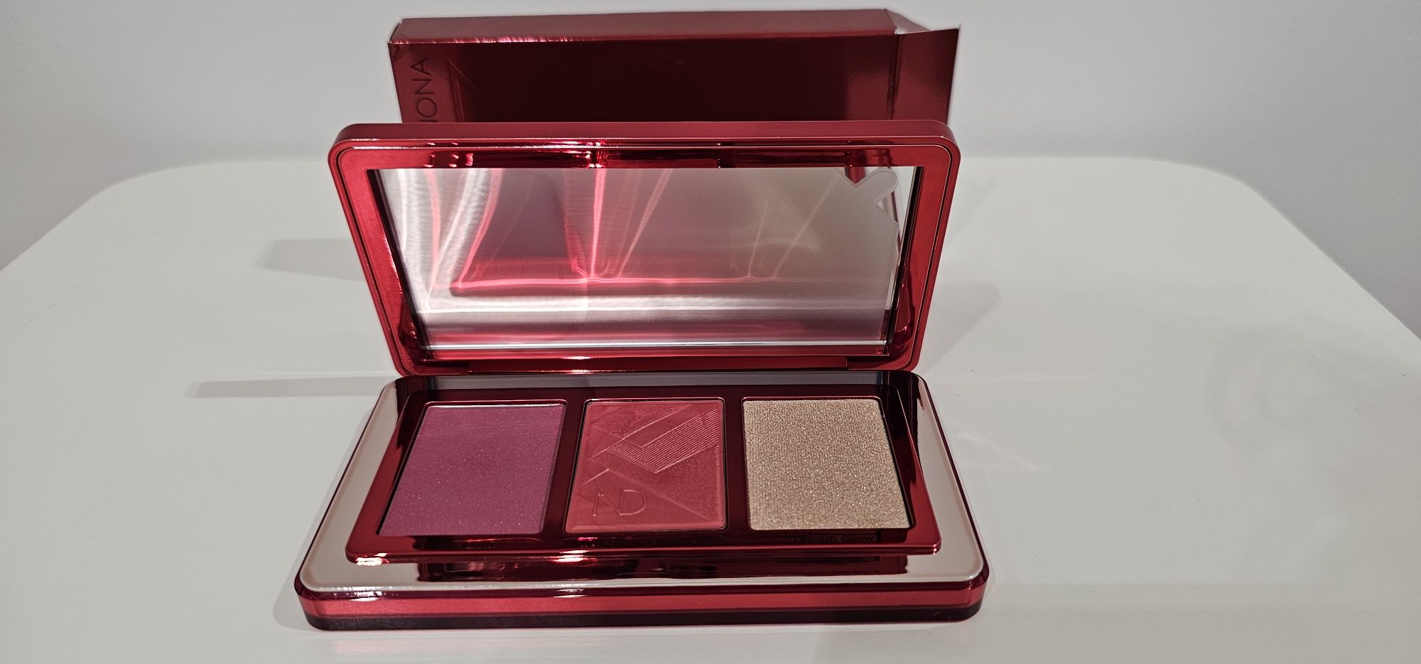 NATASHA DENONA  Berry Pop Cheek Trio  Paleta róż i rozświetlacze