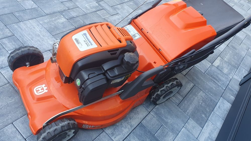 Kosiarka spalinowa z napędem Husgvarna LC 347 V