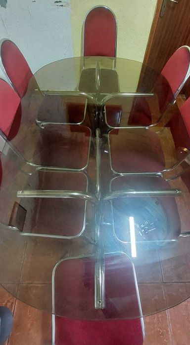 Mesa de vidro com 8 cadeiras