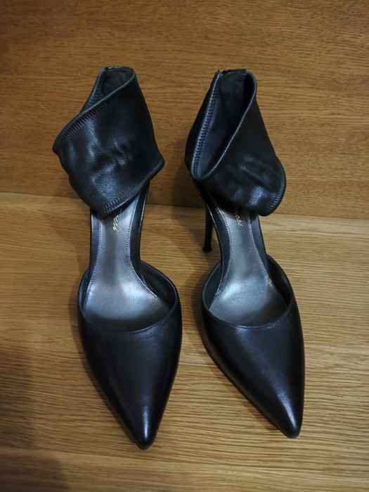 Жіночі туфлі. Різні. Розмір +/- 37