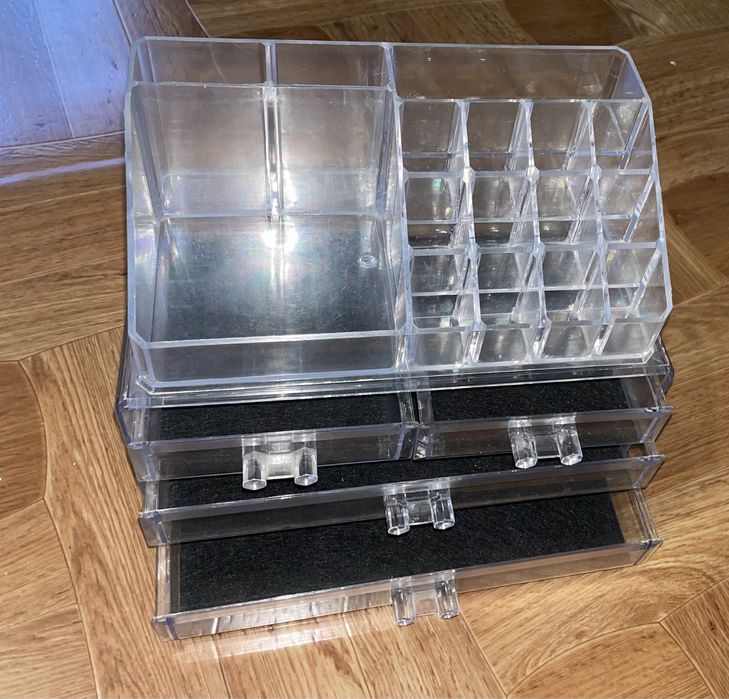 Органайзер–стойка для косметики