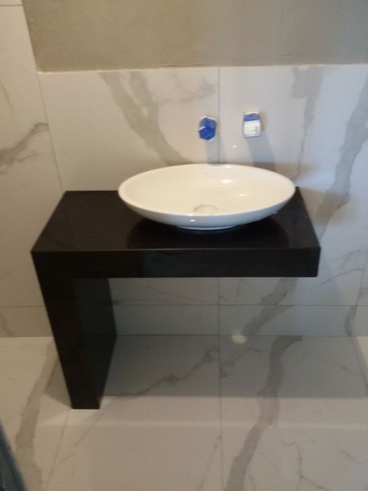 Blaty, schody, parapety,kominki z kamienia