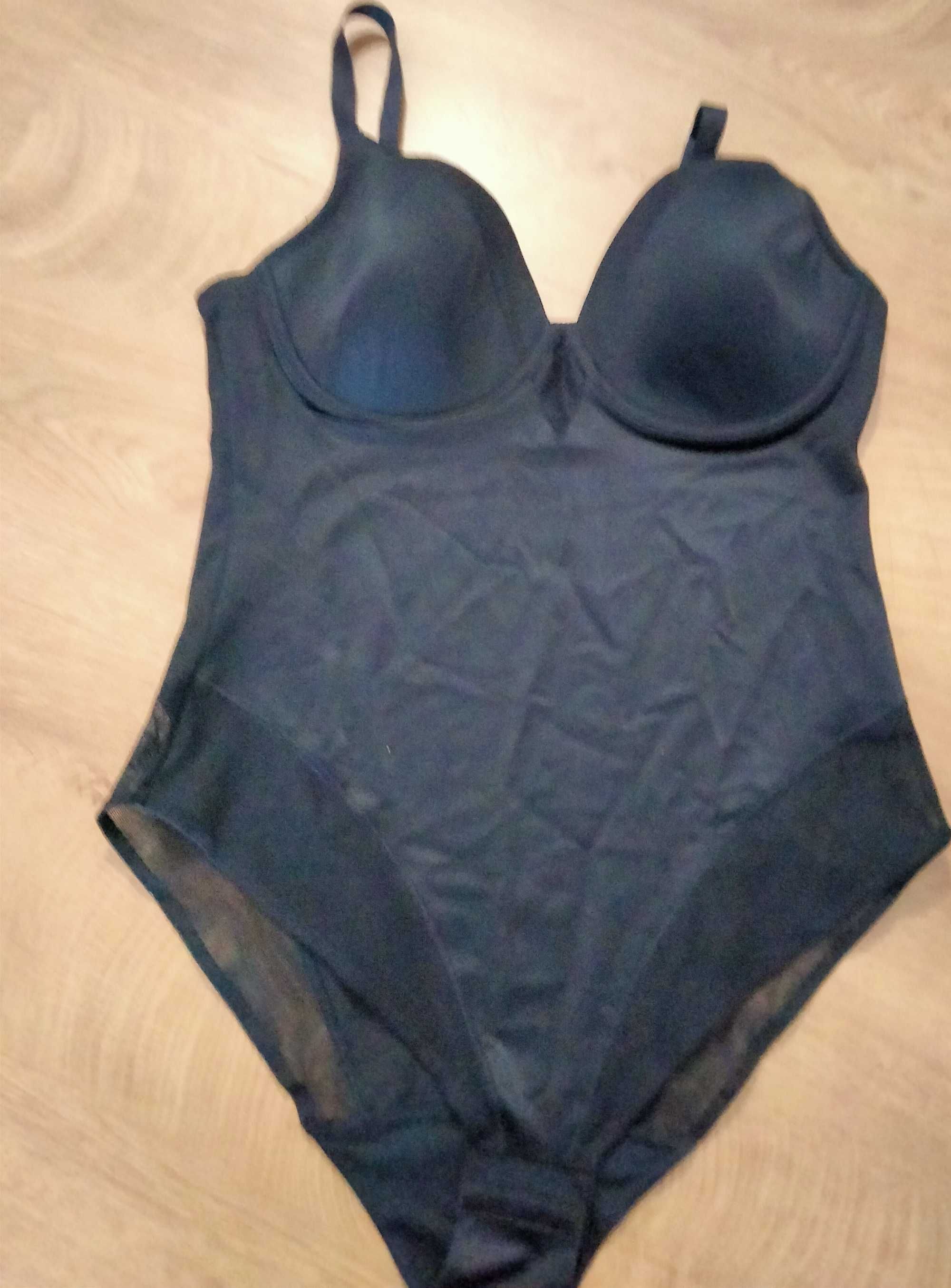 Triumph body true sharpe fiszbiny, regulowane ramiączka rozmiar 85B