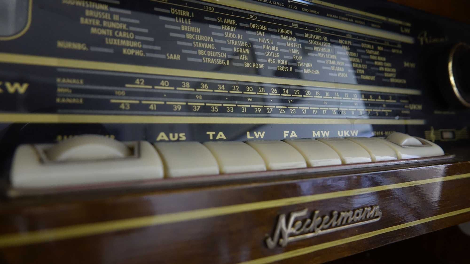 Szafa grająca z radiem i gramofonem -  LATA 50'
