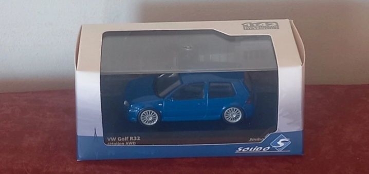 Golf R32 escala 1:43