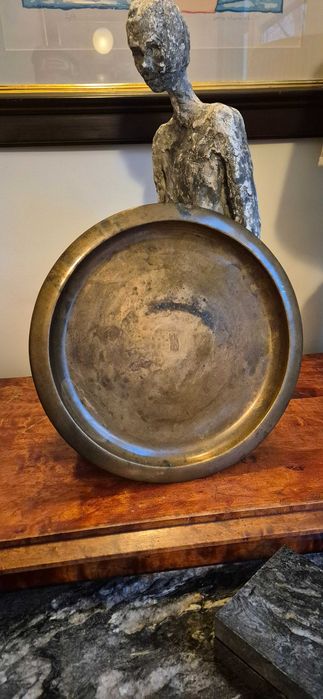 Przepiekna antyczna wiktoriańska okrągła mosiężna taca antyk