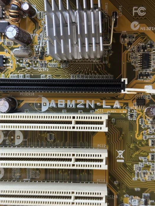 Płyta główna z procesorem + pamięć ram