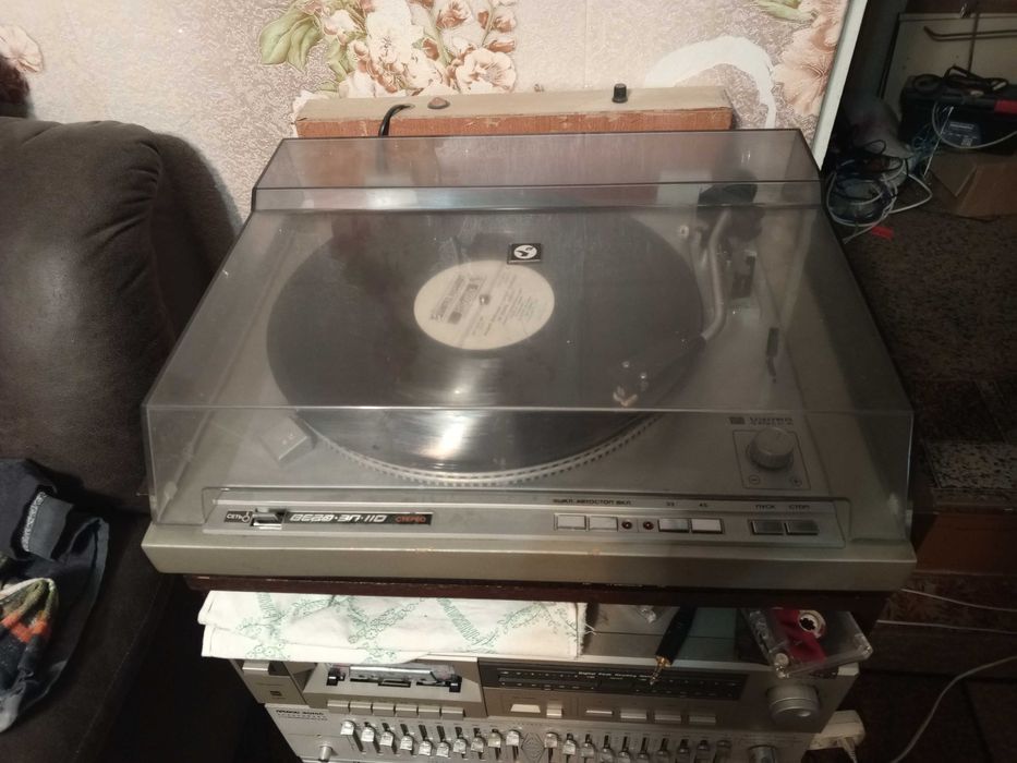 Продам проигрыватель винила Вега 110