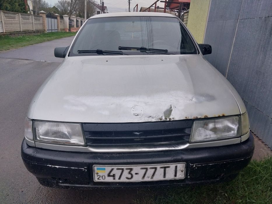 Продам  Opel Vectra A 1.6(моноинжектор)1990