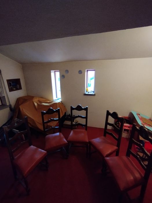 Cadeiras (podem ser vendidas em separado)