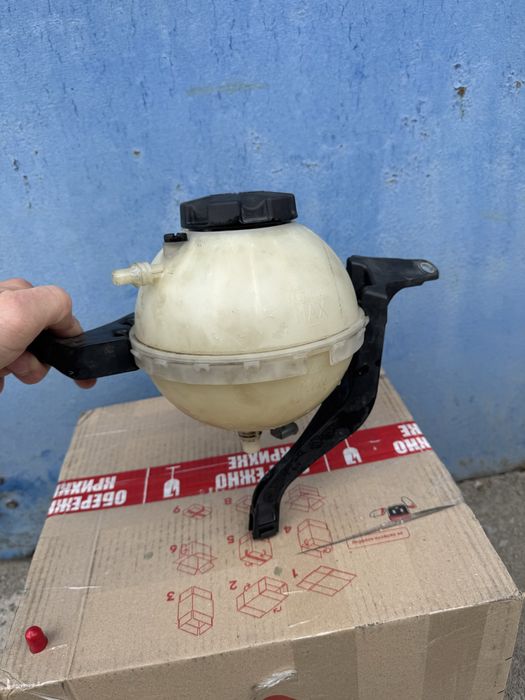 Бачок розширювальний для охлаждающей жидкости BMW F10 17138614293