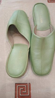 Тапочки кожаные.