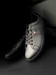 Stylowe, czarne sneakersy