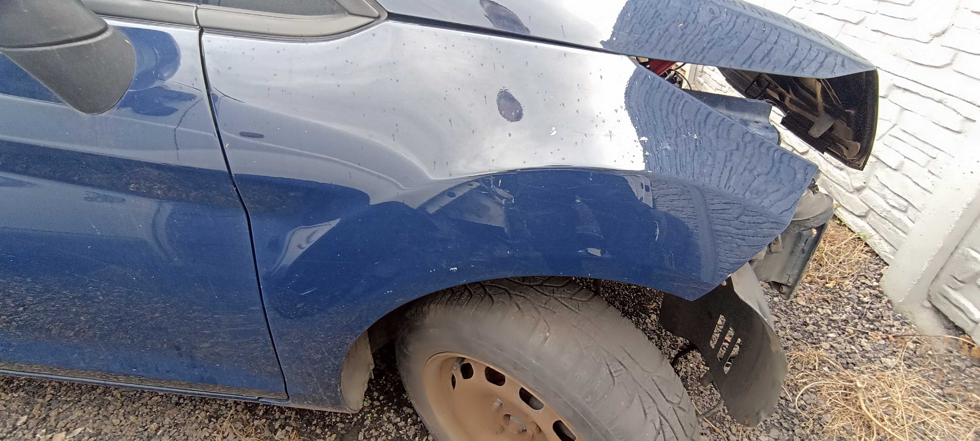 błotnik przód  ford fiesta mk7 5d lak ja8