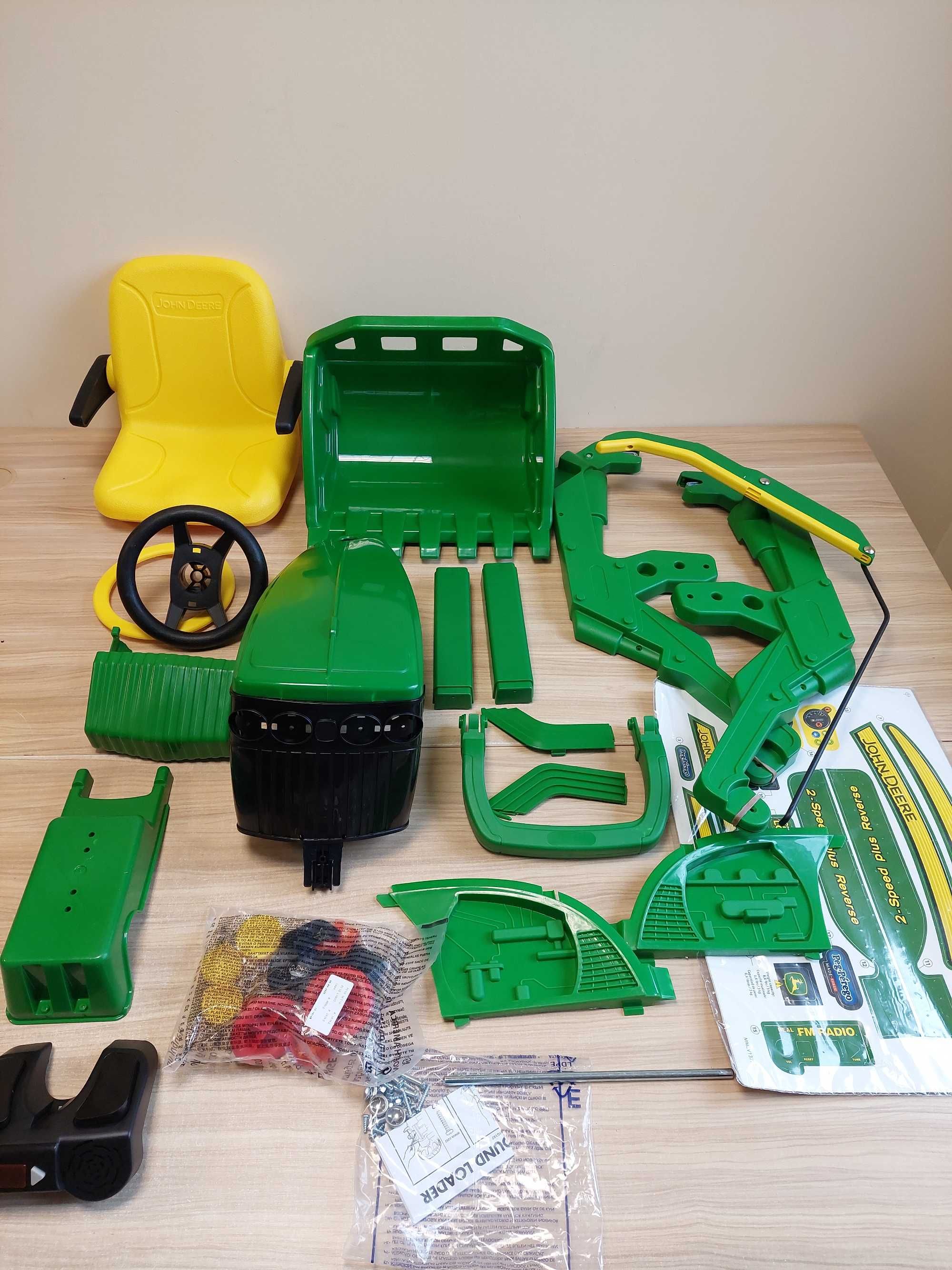 Peg Perego Traktor z łyżką na akumulator John Deere IGOR0068 A Tr6