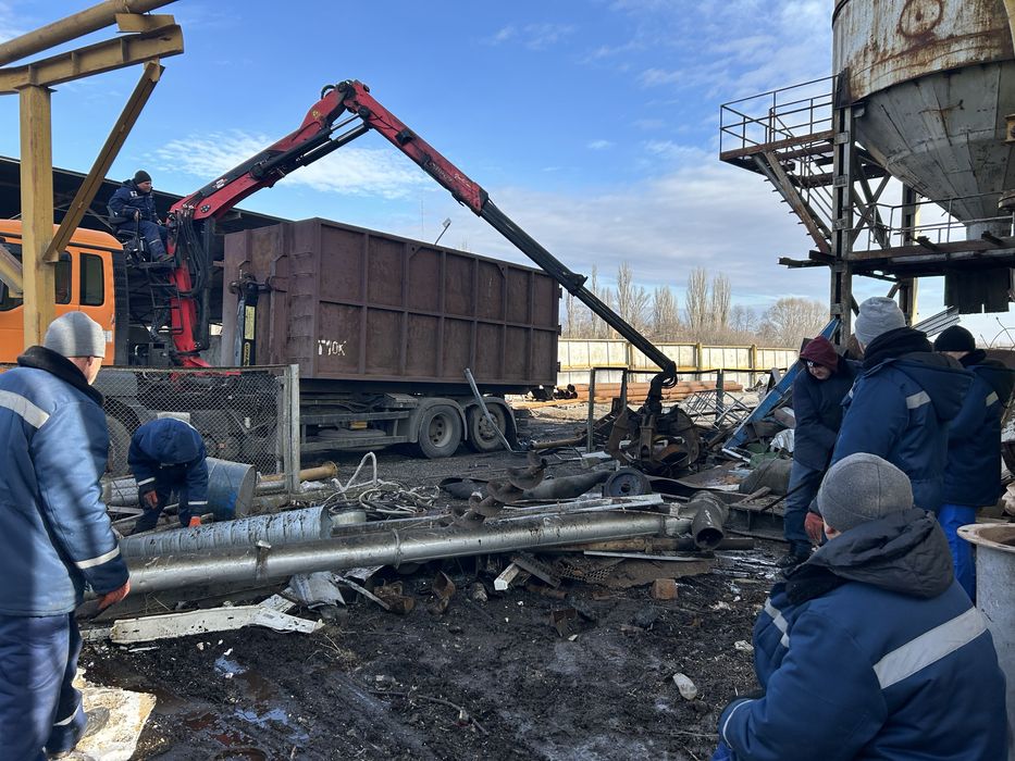 Металобрухт, шлак плазморіза, стружка сталева.