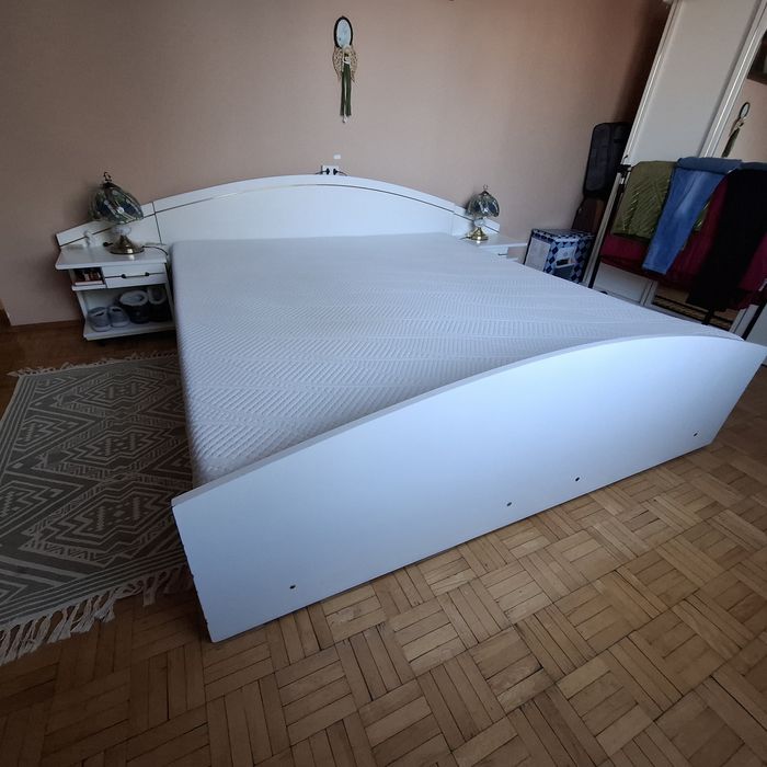 Łóżko z materacem 180x200 cm - piękne,solidne w cenie samego materaca.