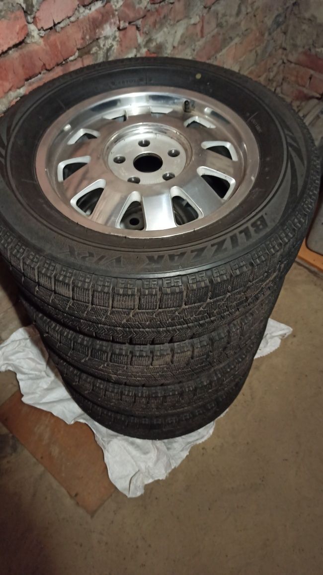 Продам резину 205/65 R15