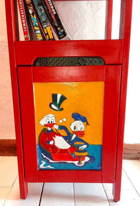 Estante pintada para quarto de criança