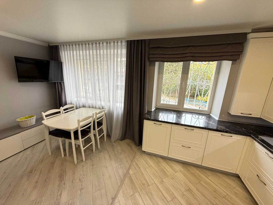 Трикімнатна квартира. Центр міста. ІНДИВІДУАЛЬНЕ опалення‼️