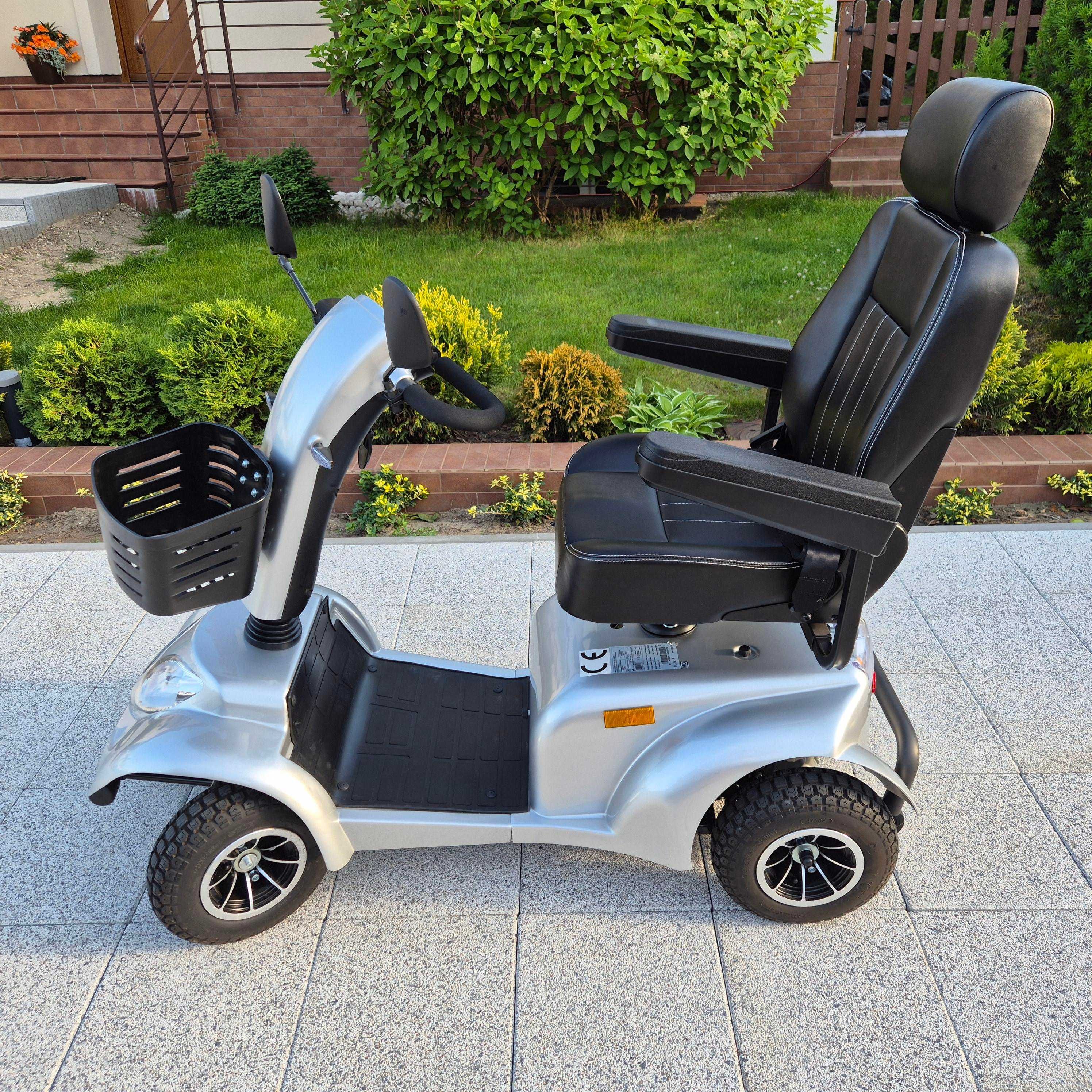 Wózek inwalidzki z napędem elektrycznym VITEA CARE Cruiser II (W4028)