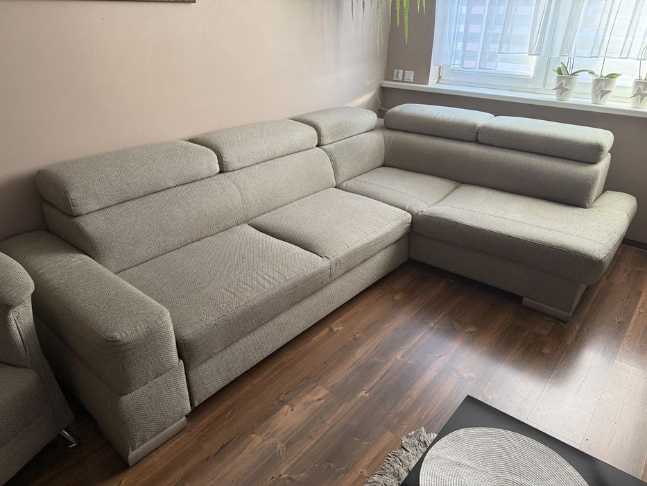 Rozkładany narożnik z regulowanymi zagłówkami+ fotel