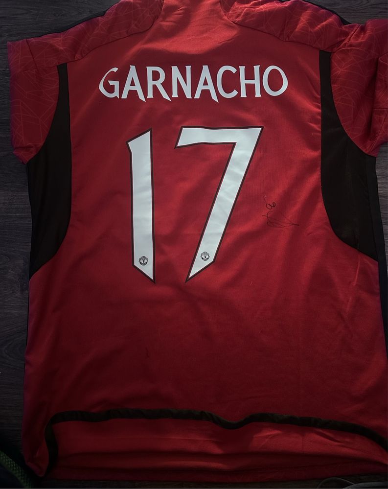 Koszulka z autografami Manchester united