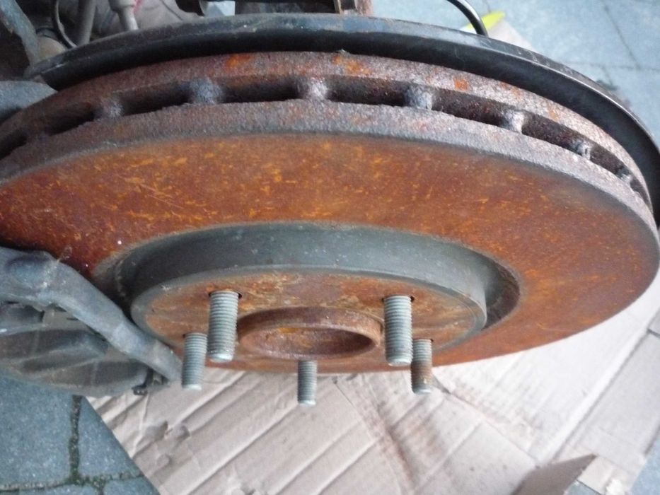 2016 dodge grand caravan voyager LEWY wahacz przod zwrotnica piasta