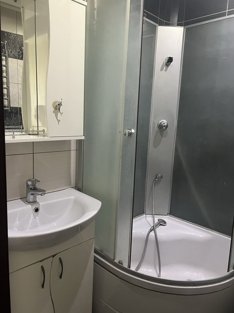 Продам 2х кім кв з лоджією Раковка