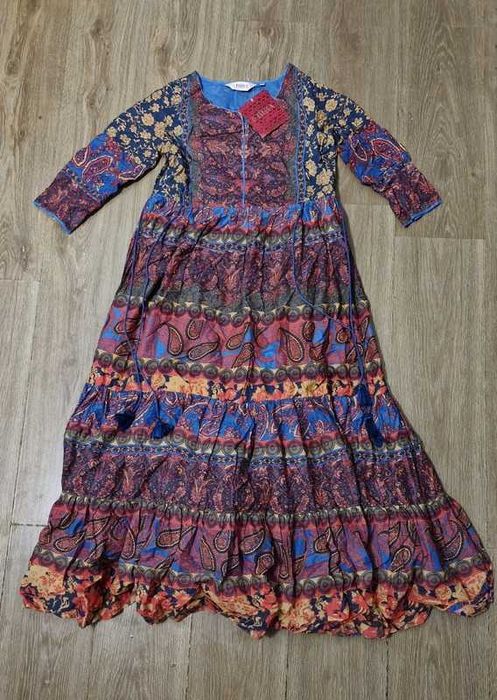 Prześliczna indyjska sukienka w kwiaty, mandale i nadruki bhandwari.